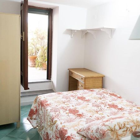 Nel Punto Piu Alto Dell' Isola, Terrazza Con Vista Mozzafiato Apartman Procida Kültér fotó