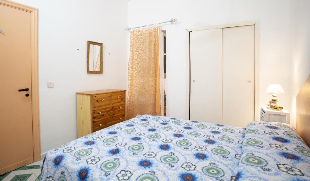Nel Punto Piu Alto Dell' Isola, Terrazza Con Vista Mozzafiato Apartman Procida Kültér fotó